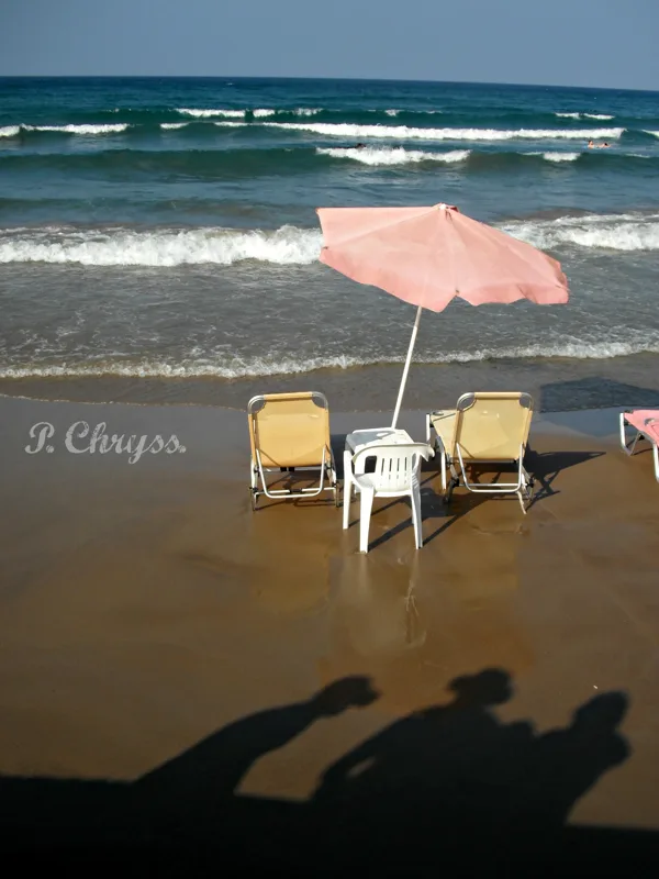 At the ‪‎beach‬ ‪‎life‬ is different, ‪‎time‬ doesn't move from hour to hour, but ‪‎mood‬ 